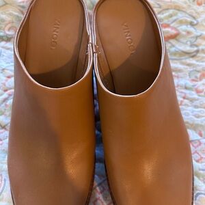 Vince Leather Slip-On clog Women’s Shoes size 8